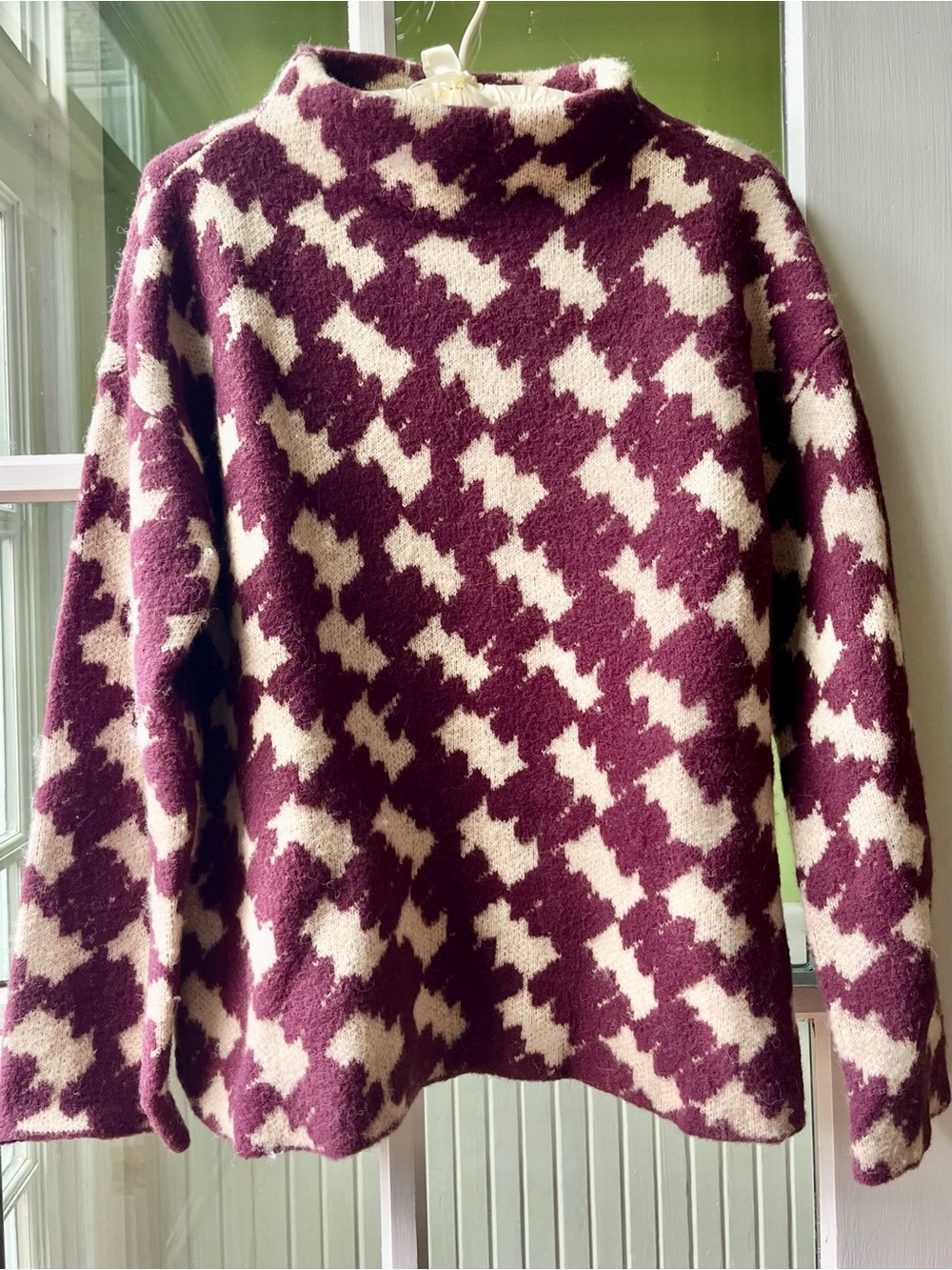 Ann Taylor Wine & Cream Houndstooth Turtleneck Sweater Elegant Envelope Neck